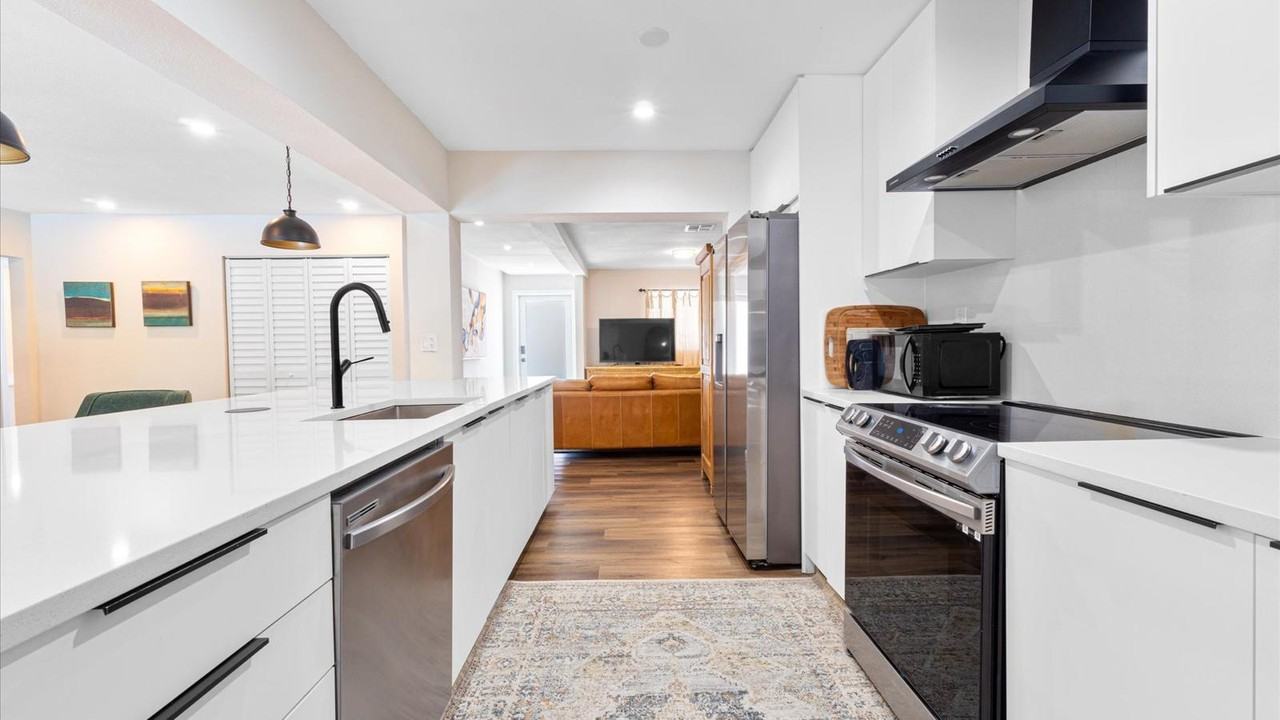 Ne 26th Ave - Photo 3 of 11