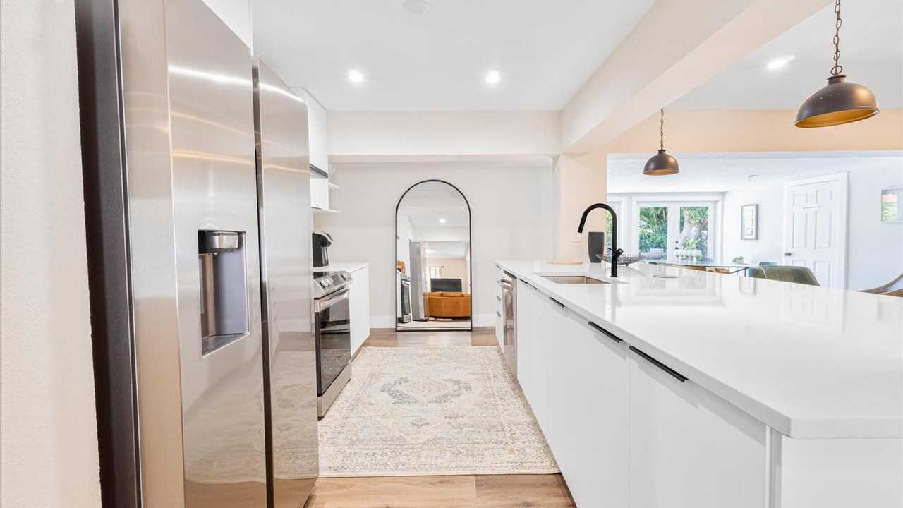 Ne 26th Ave - Photo 4 of 11