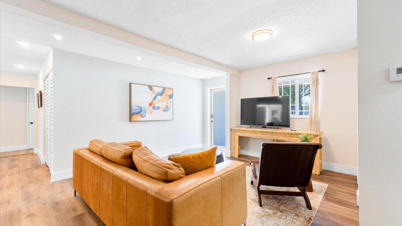 Ne 26th Ave - Photo 5 of 11