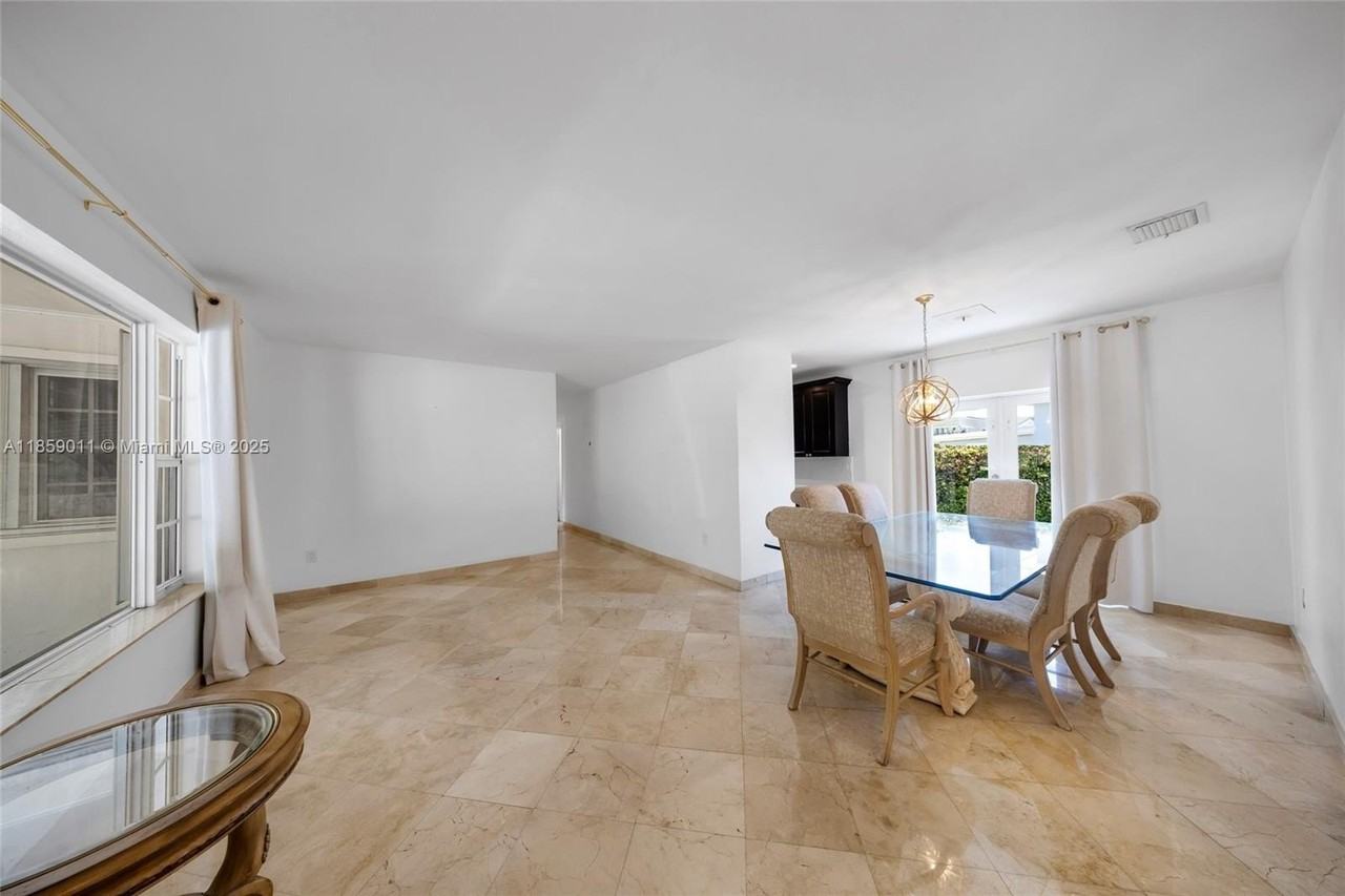 1700 N Treasure Dr #0 - Photo 4 of 50