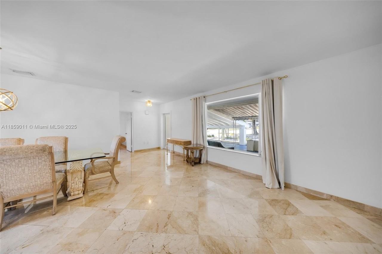 1700 N Treasure Dr #0 - Photo 5 of 50