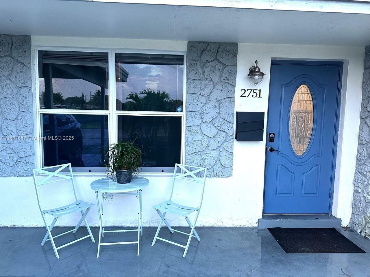 2751 Sw 4th Ct - Photo 2 of 24