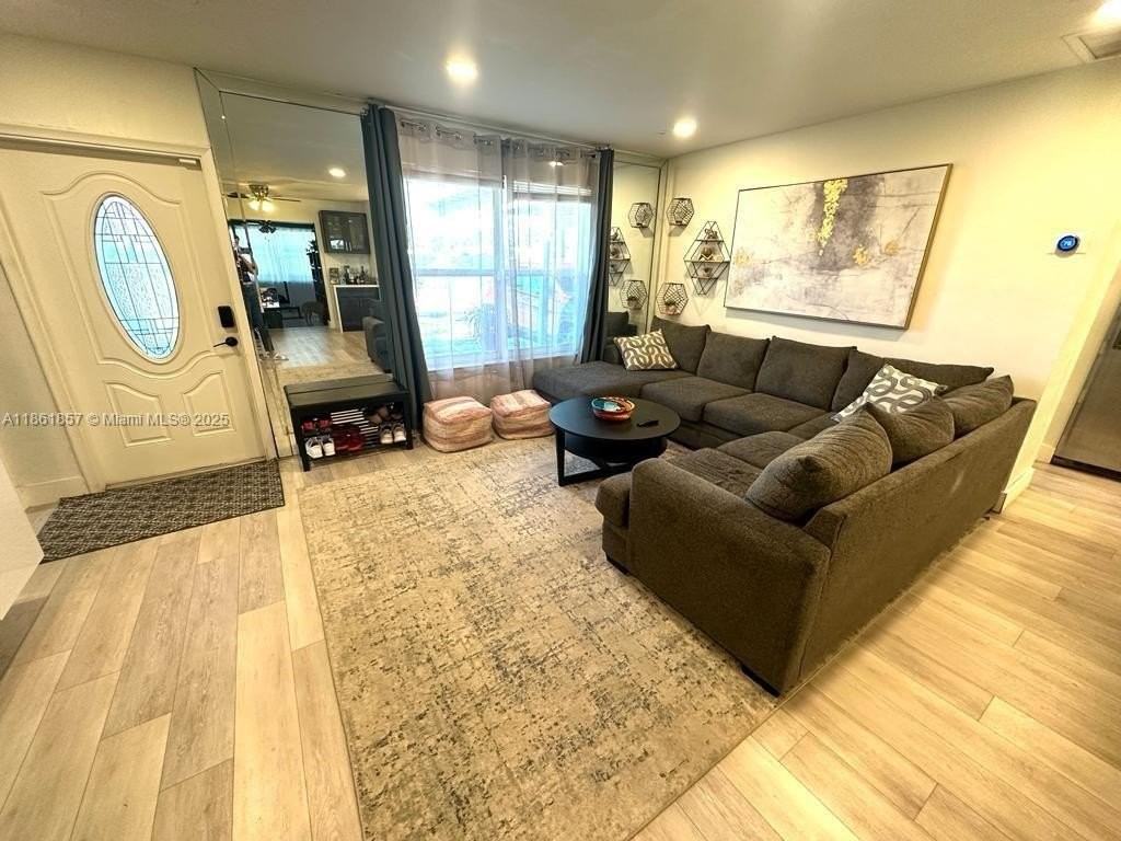 2751 Sw 4th Ct - Photo 4 of 24