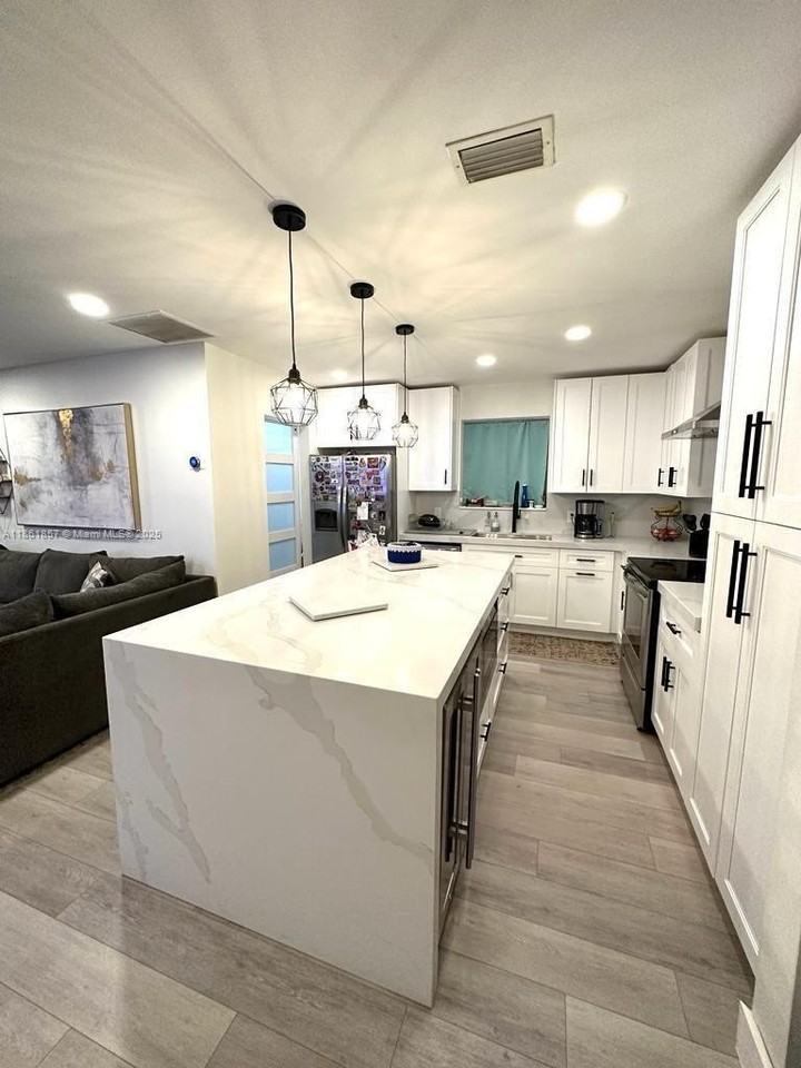 2751 Sw 4th Ct - Photo 5 of 24