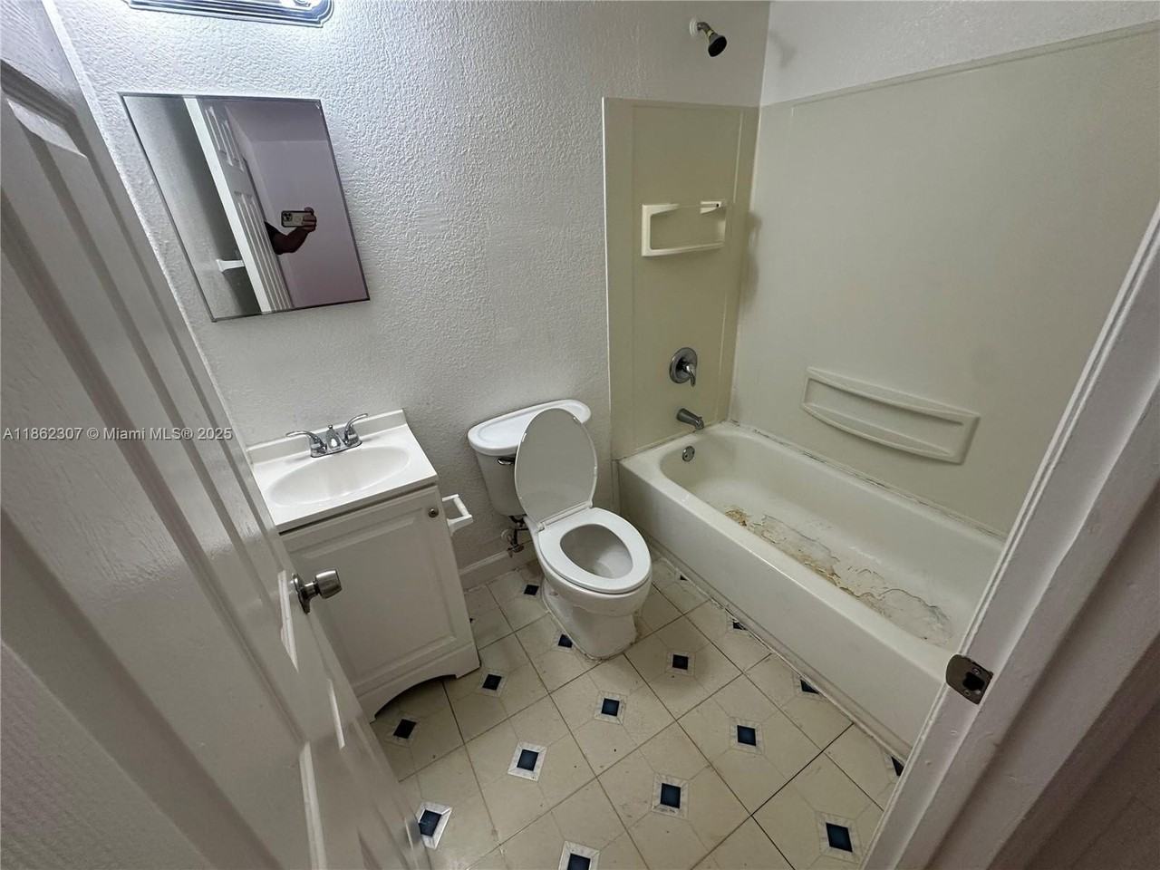 300 Southwest 4th Court #3 - Photo 3 of 8