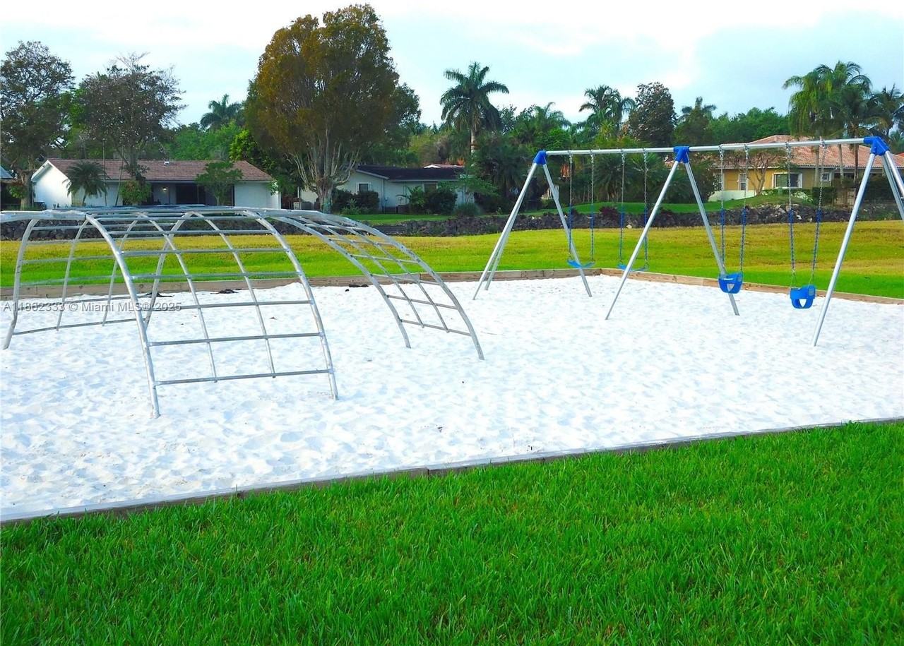 7730 Camino Real #F114 - Photo 5 of 7