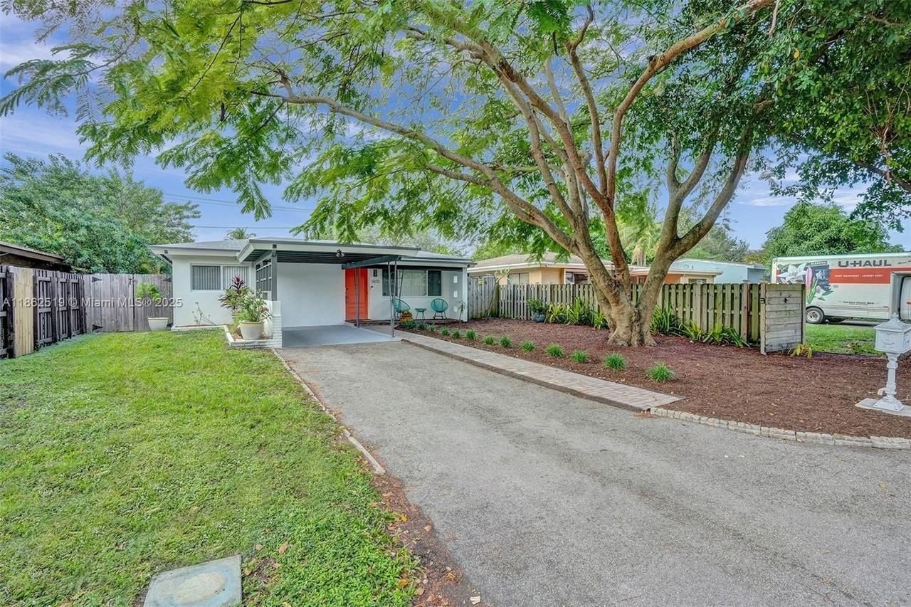 1605 Nw 7th Ter - Photo 2 of 33