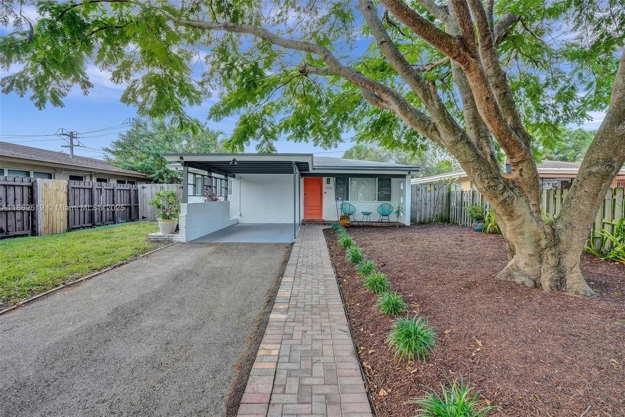 1605 Nw 7th Ter - Photo 3 of 33