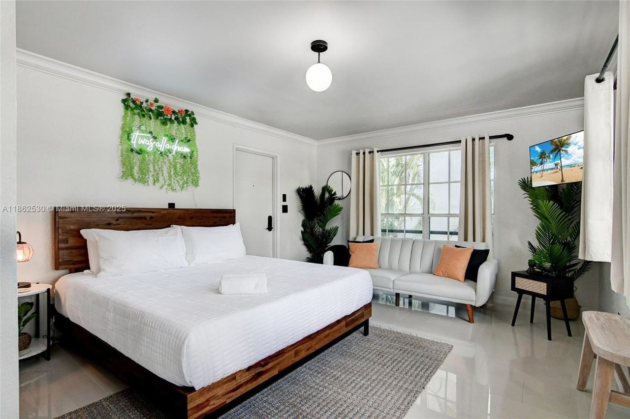 1007 Se 2nd Ct #5 - Photo 4 of 18