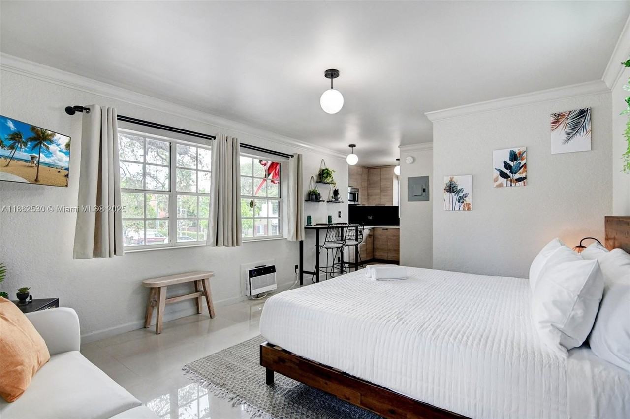 1007 Se 2nd Ct #5 - Photo 5 of 18