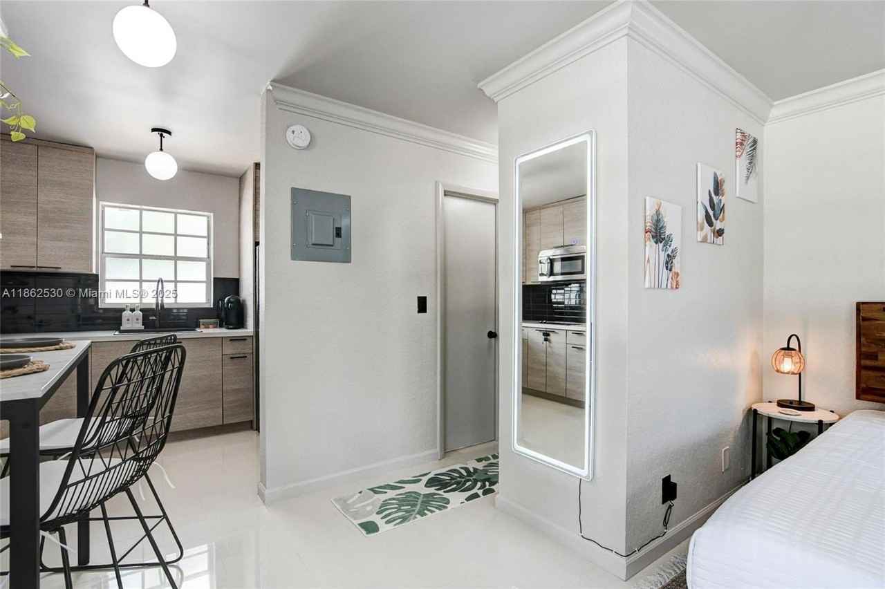 1007 Se 2nd Ct #5 - Photo 6 of 18