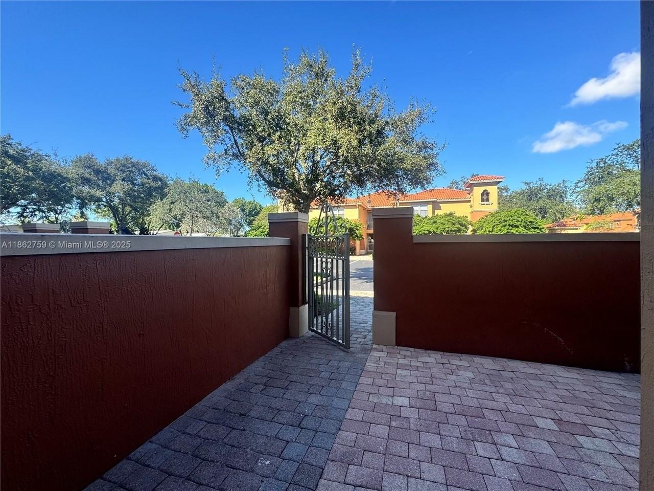 5004 South Harbor Isles Drive #2402 - Photo 3 of 26