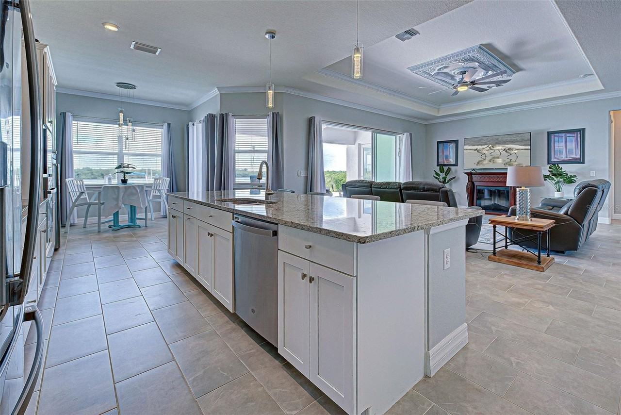 15240 Spanish Point Dr - Photo 5 of 41