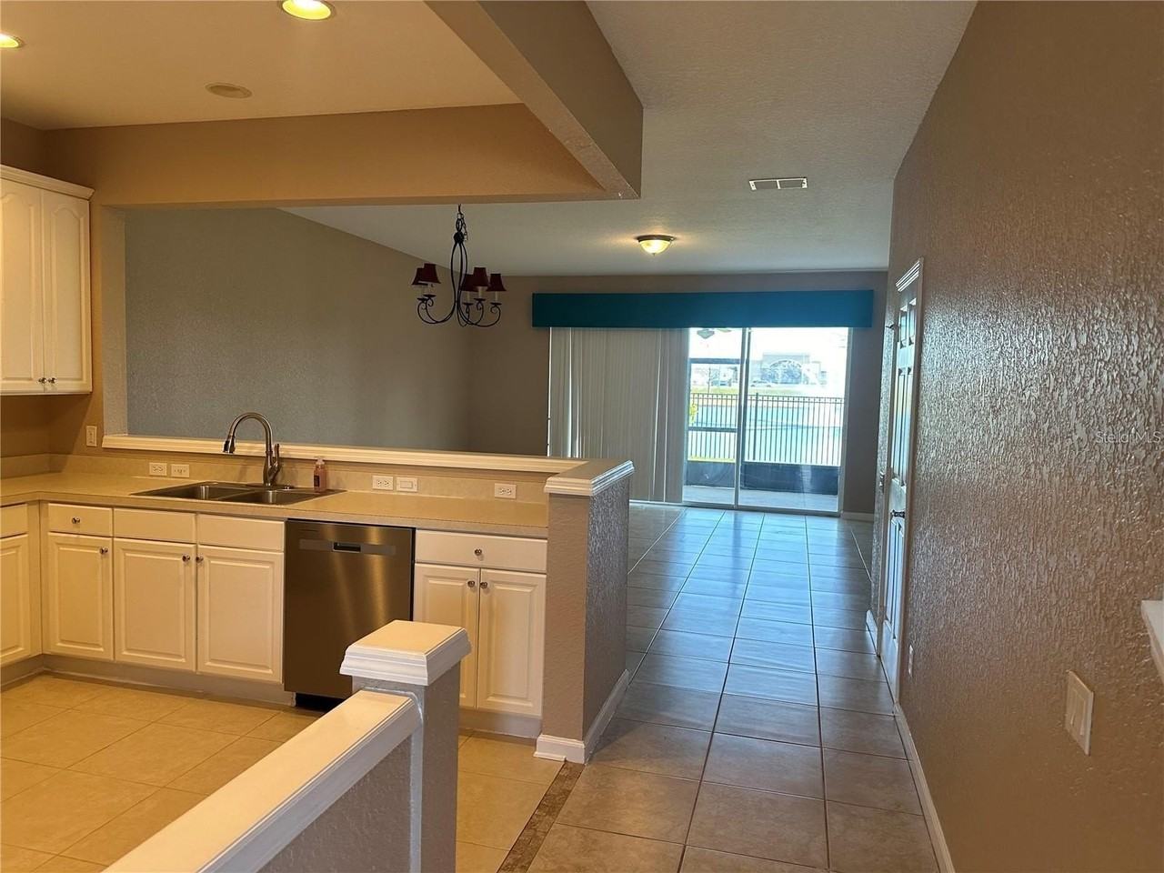 999 Enclair St - Photo 4 of 16