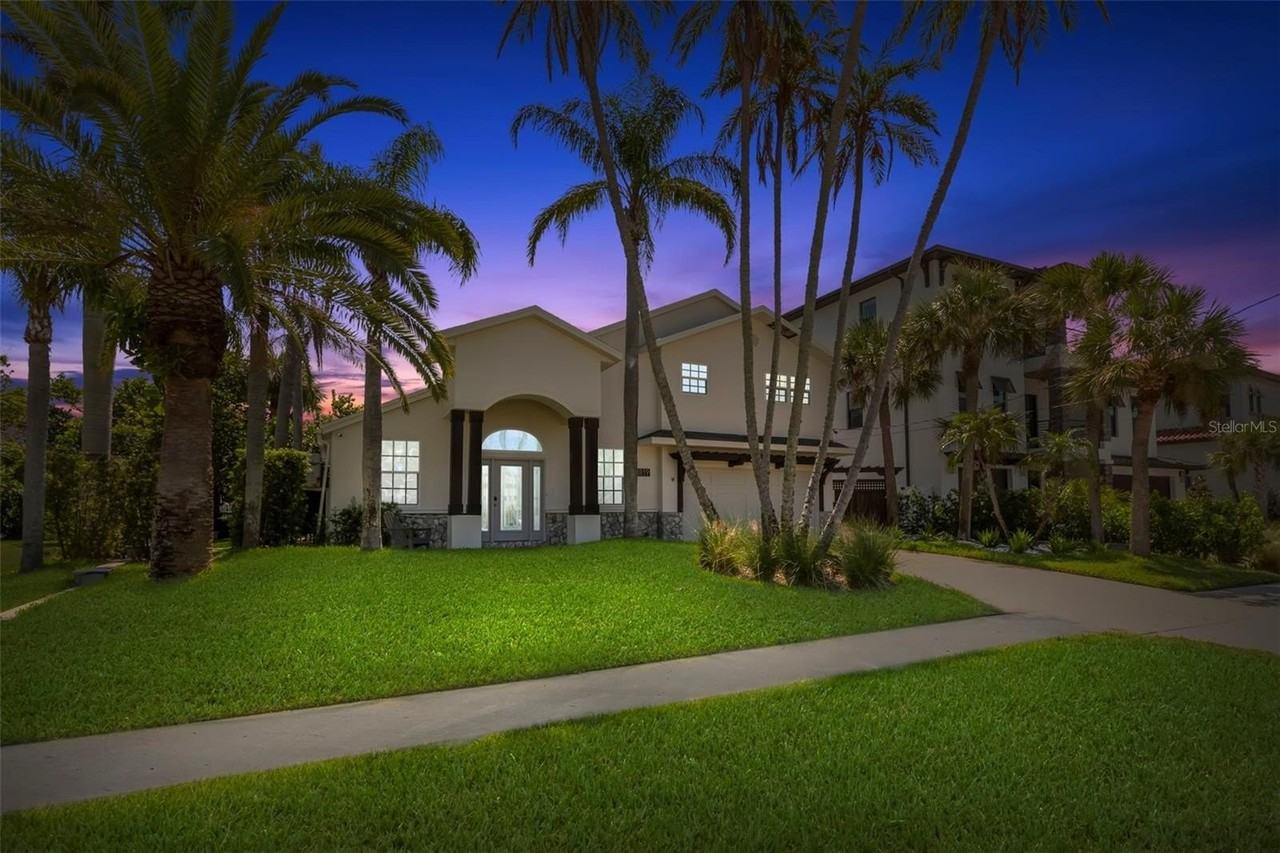 819 Bay Esplanade - Photo 2 of 50