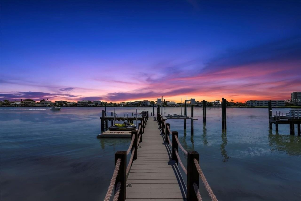 819 Bay Esplanade - Photo 3 of 50