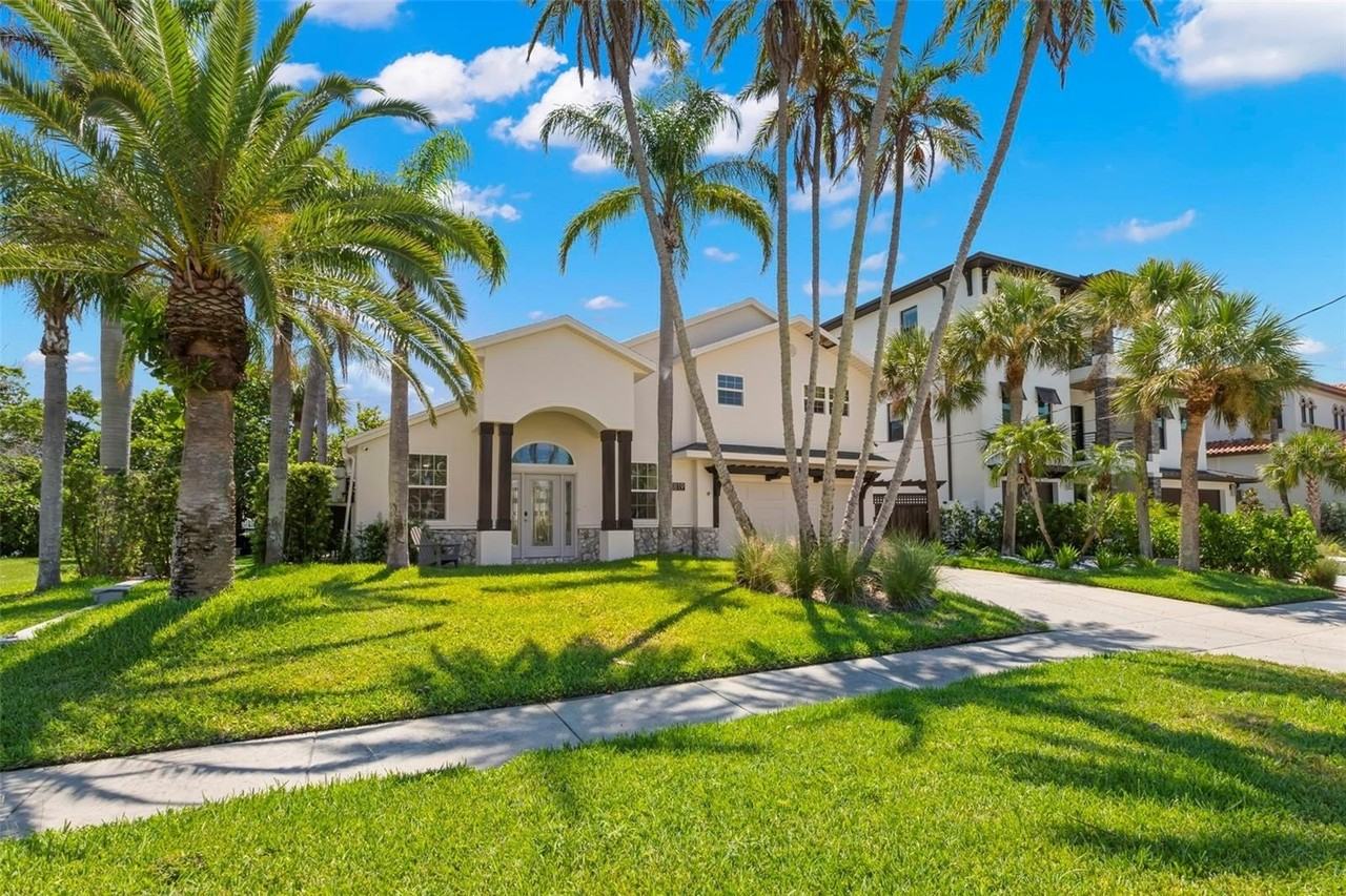 819 Bay Esplanade - Photo 5 of 50