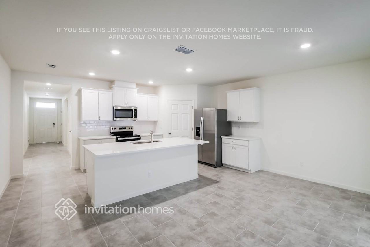 9671 Sea Spray Dr - Photo 4 of 17