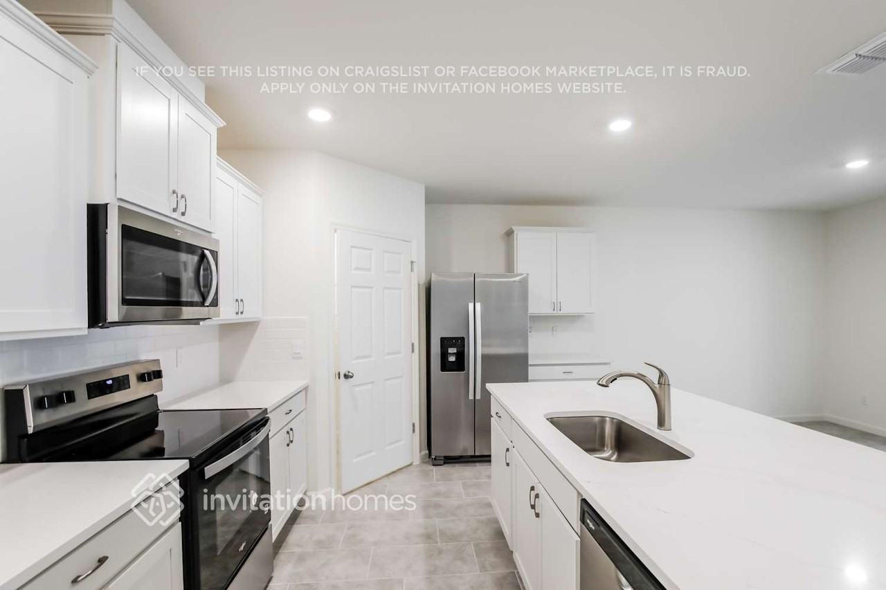 9671 Sea Spray Dr - Photo 6 of 17