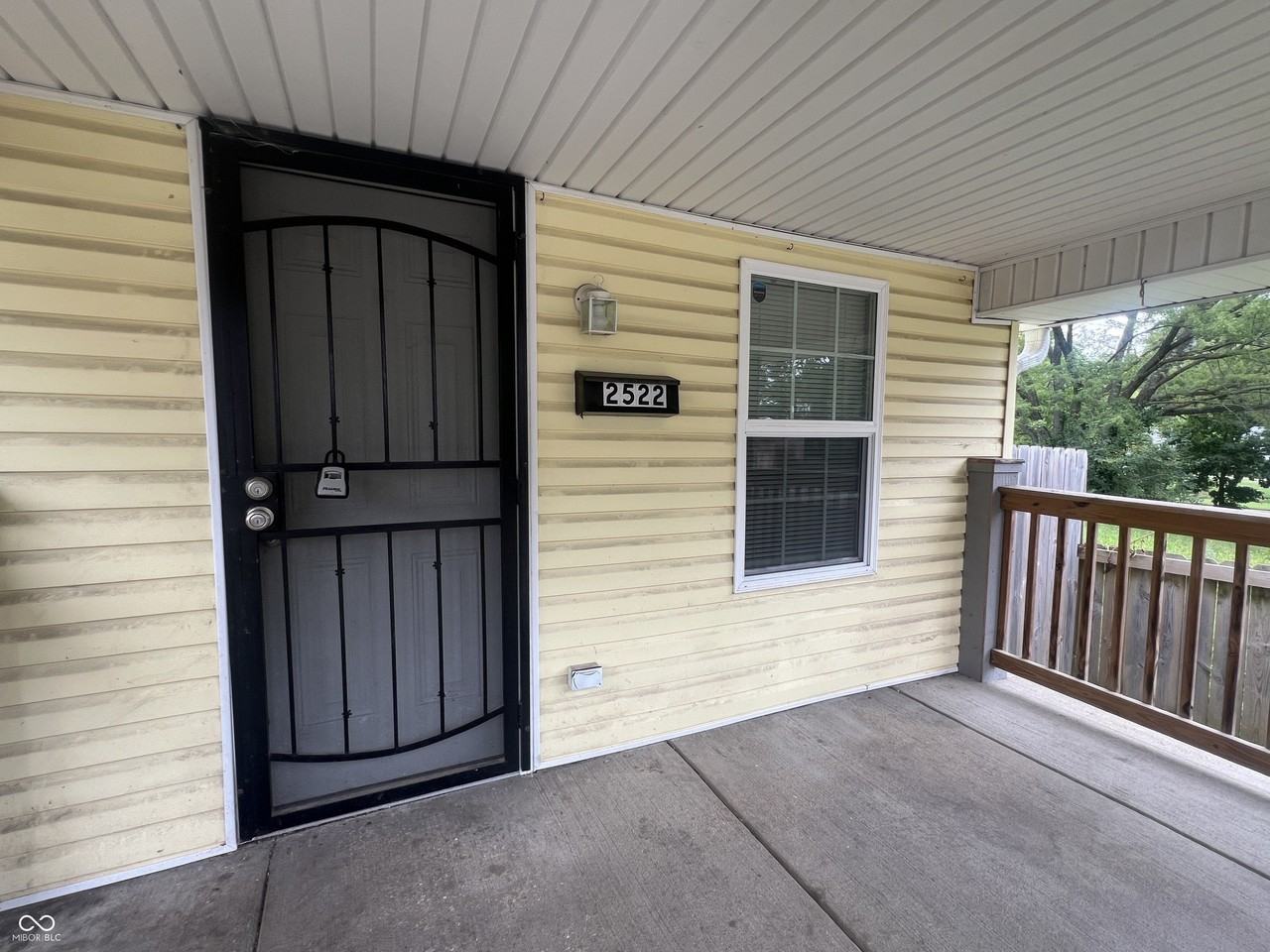 2522 N Harding St - Photo 4 of 19