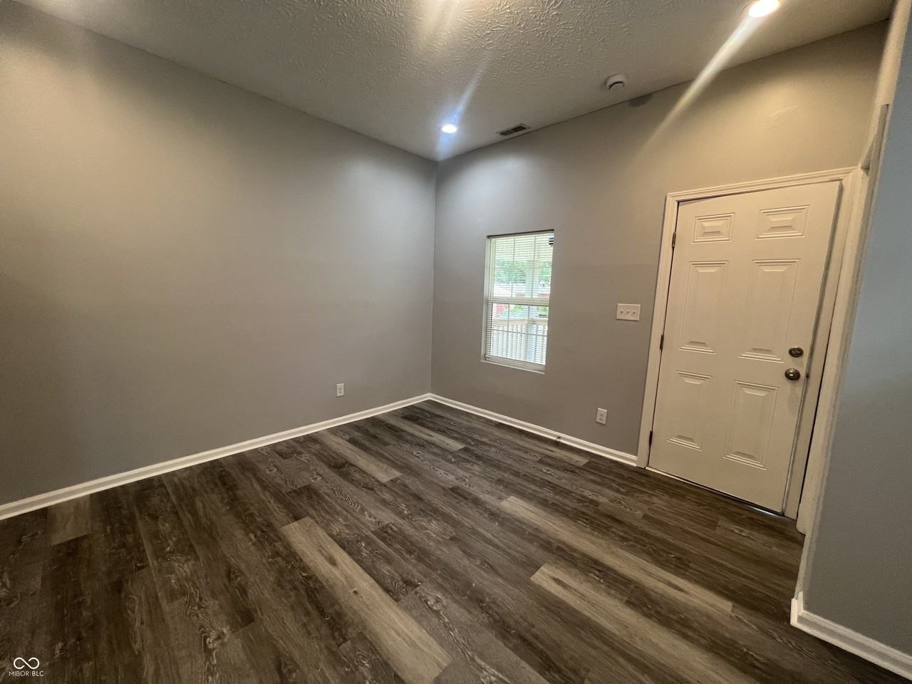 2522 N Harding St - Photo 5 of 19