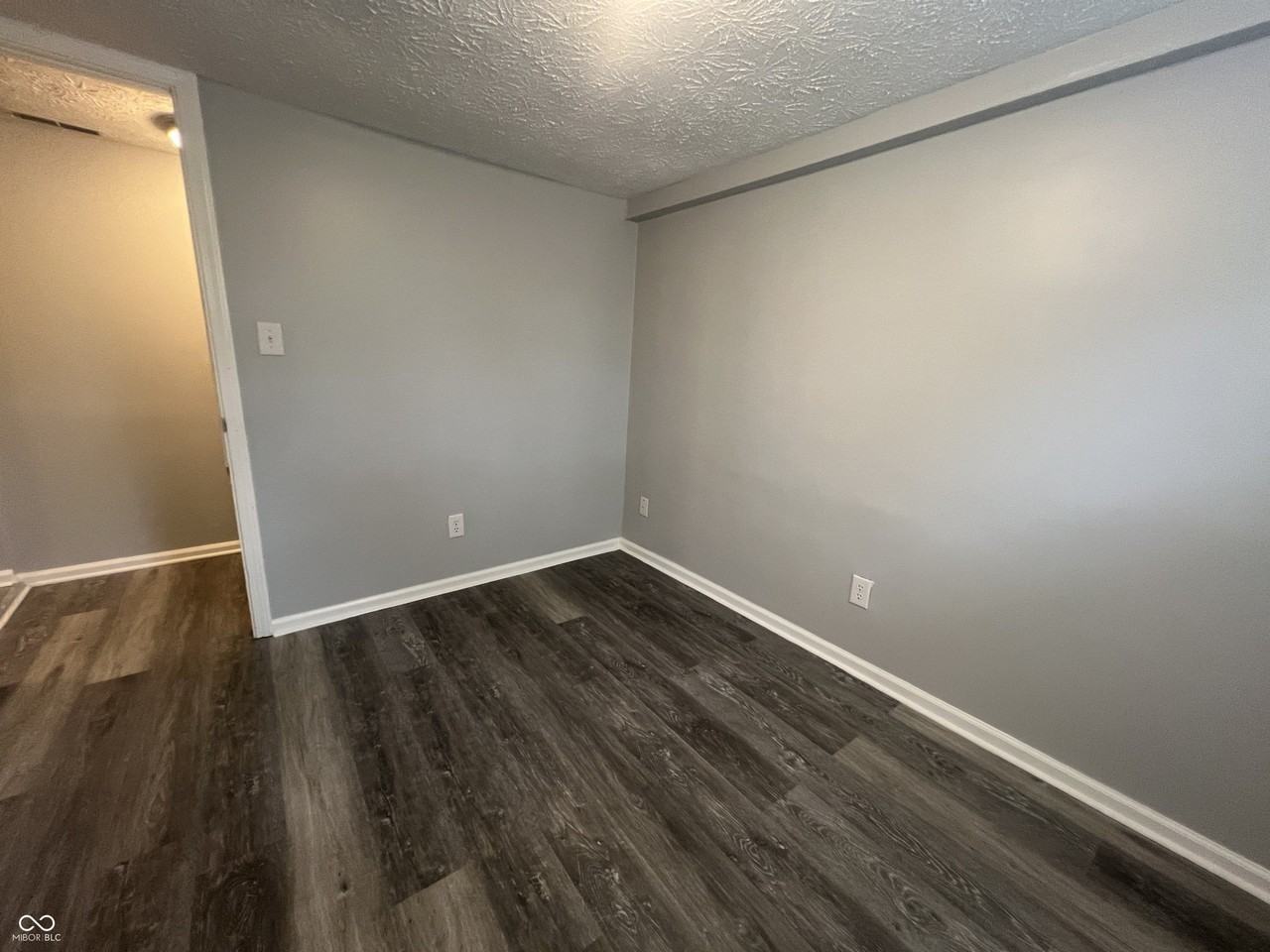 2522 N Harding St - Photo 6 of 19