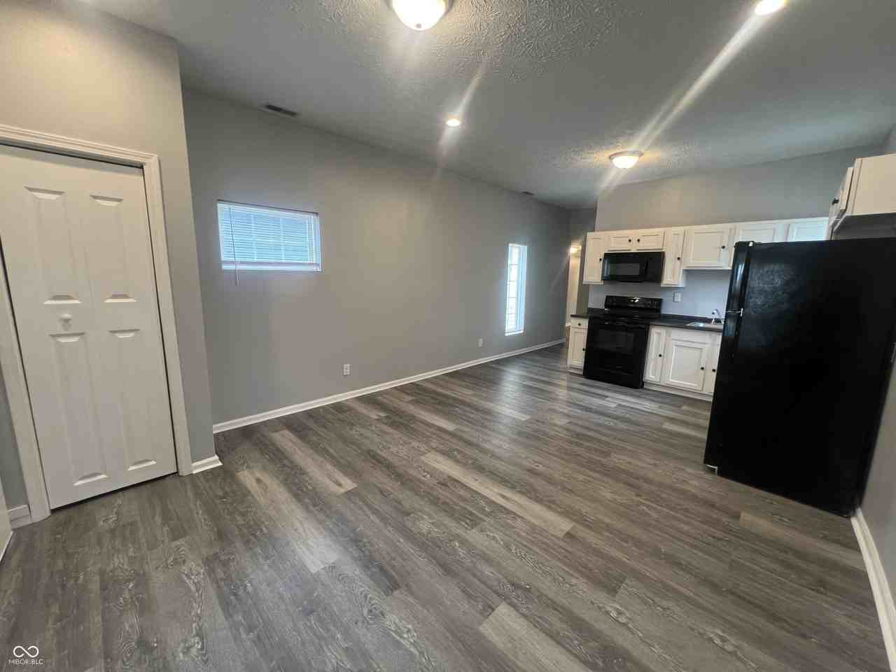 2522 N Harding St - Photo 7 of 19