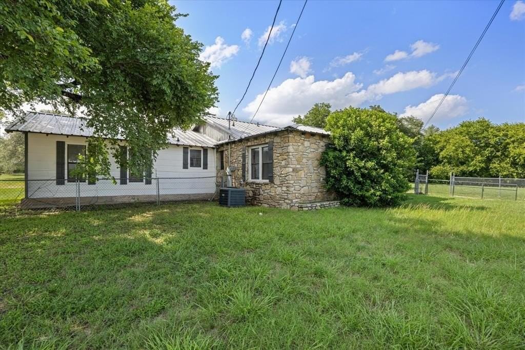 306 Litigation St - Photo 4 of 32