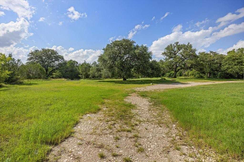 306 Litigation St - Photo 5 of 32