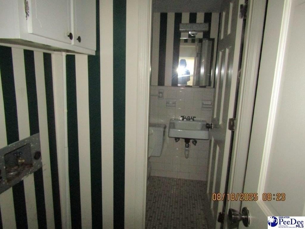 706 South Edisto Drive - Photo 5 of 11