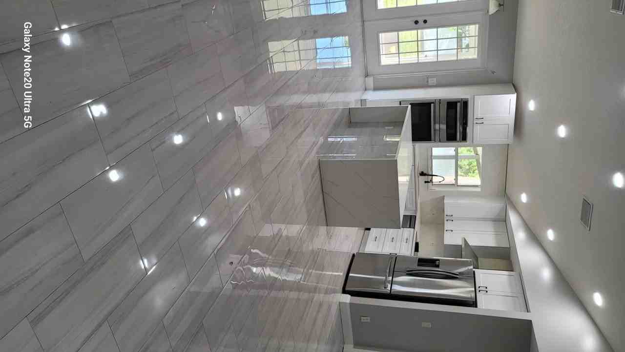 2581 Se Jason Ave - Photo 3 of 4