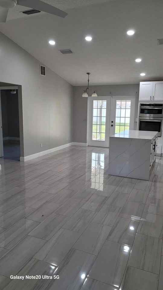 2581 Se Jason Ave - Photo 4 of 4