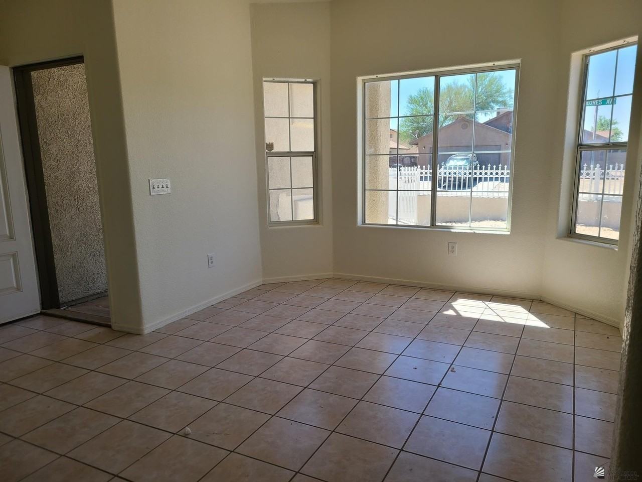 1691 N Dolores Ave - Photo 4 of 17