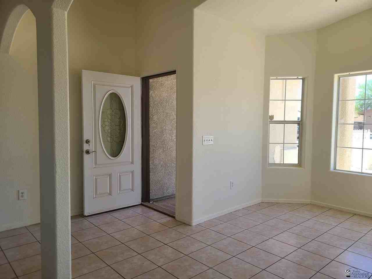 1691 N Dolores Ave - Photo 5 of 17