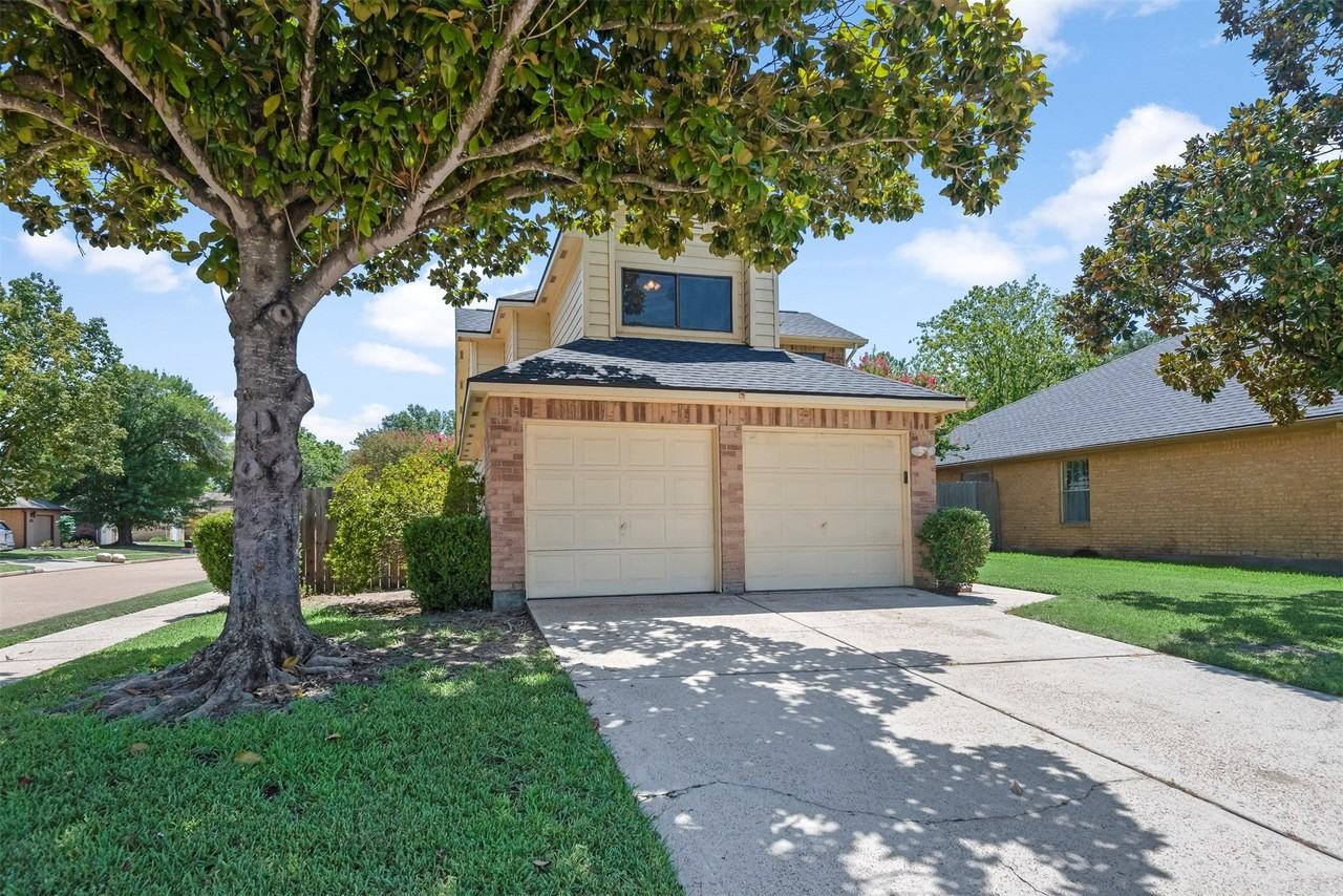 10842 Ryan Trails Dr - Photo 2 of 27