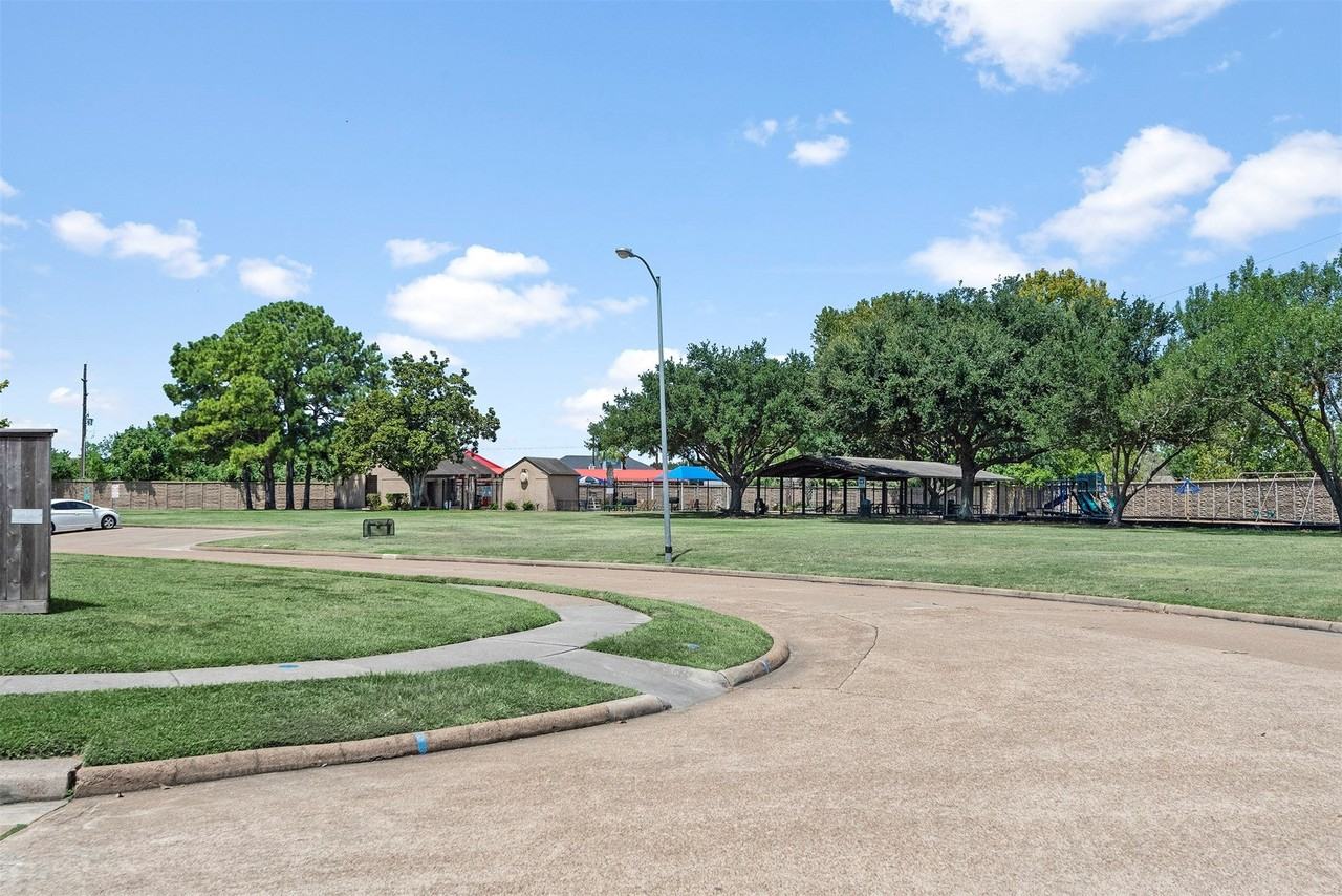 10842 Ryan Trails Dr - Photo 5 of 27