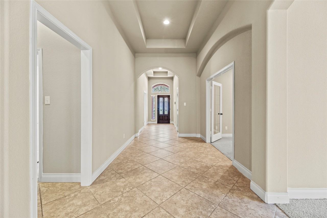 5335 Stoneridge Ct - Photo 5 of 36