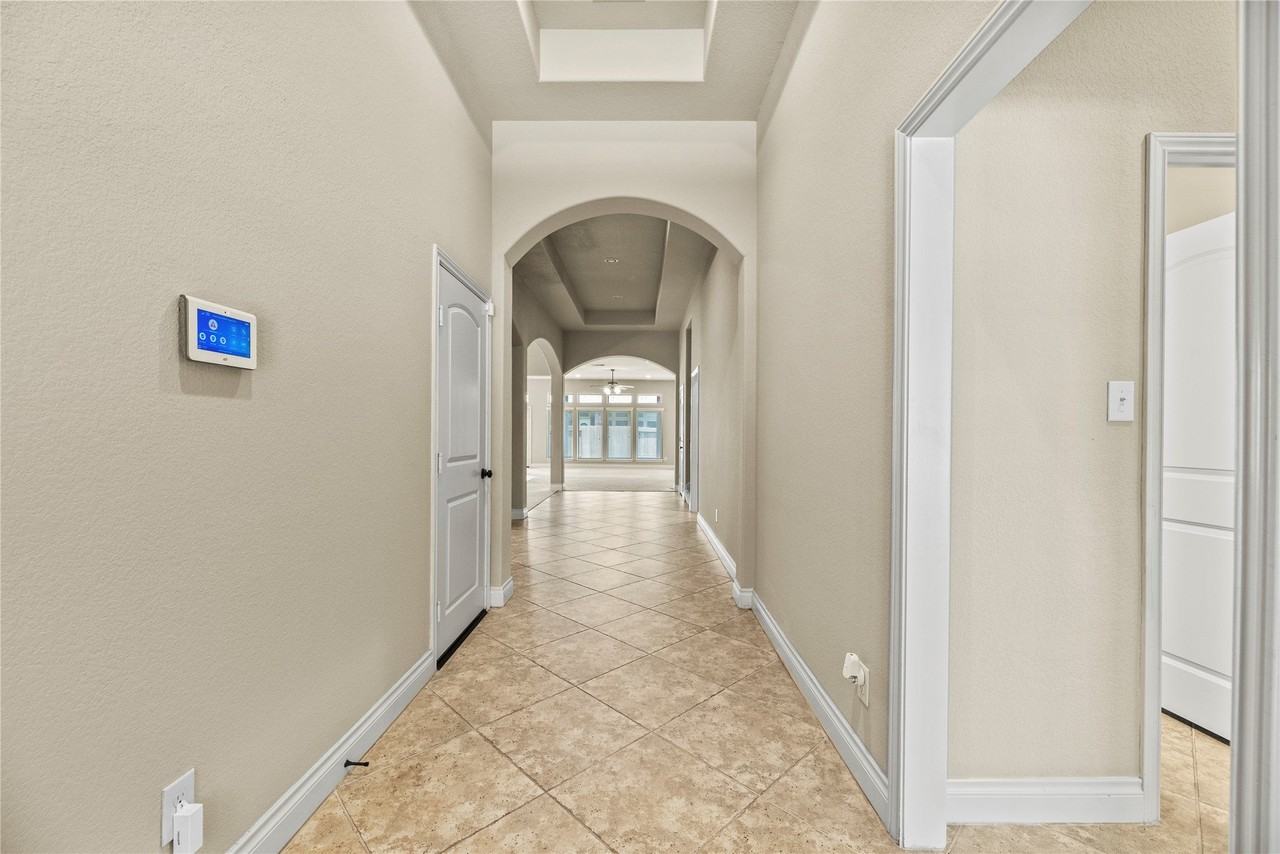 5335 Stoneridge Ct - Photo 6 of 36