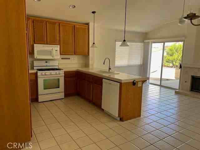 573 S Shoal Creek St - Photo 4 of 11