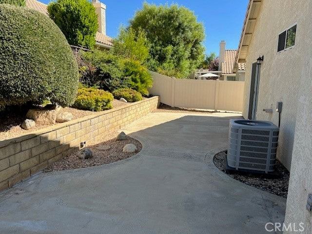 573 S Shoal Creek St - Photo 5 of 11