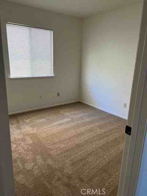 573 S Shoal Creek St - Photo 6 of 11