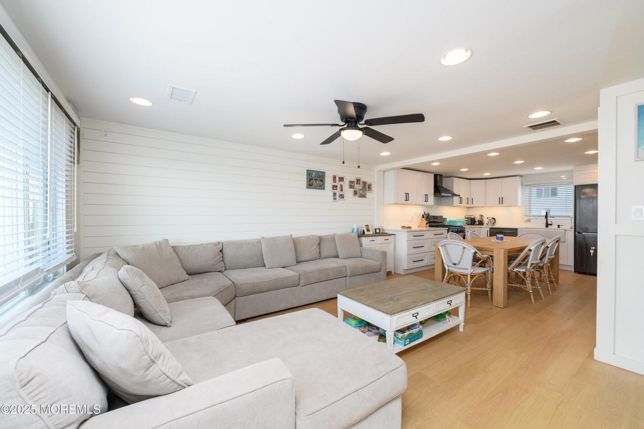 9 Vine Ct - Photo 2 of 34