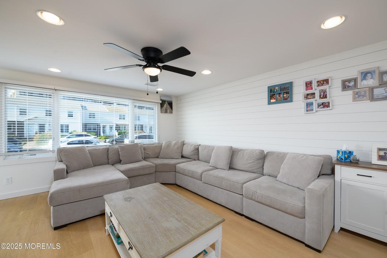 9 Vine Ct - Photo 3 of 34