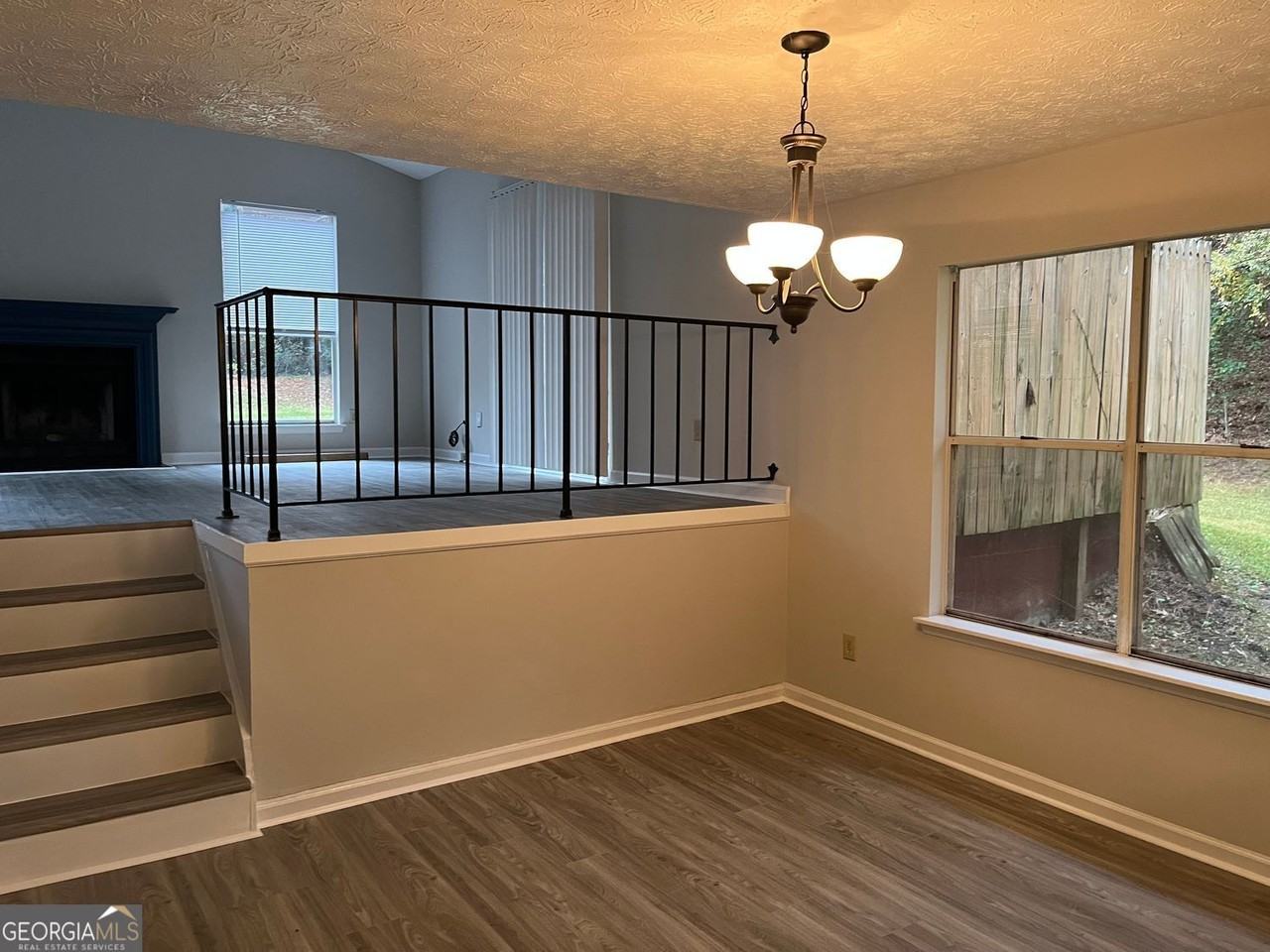 1560 Pin Oak Ln Se - Photo 4 of 18