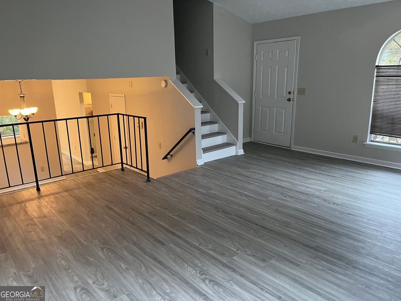 1560 Pin Oak Ln Se - Photo 5 of 18