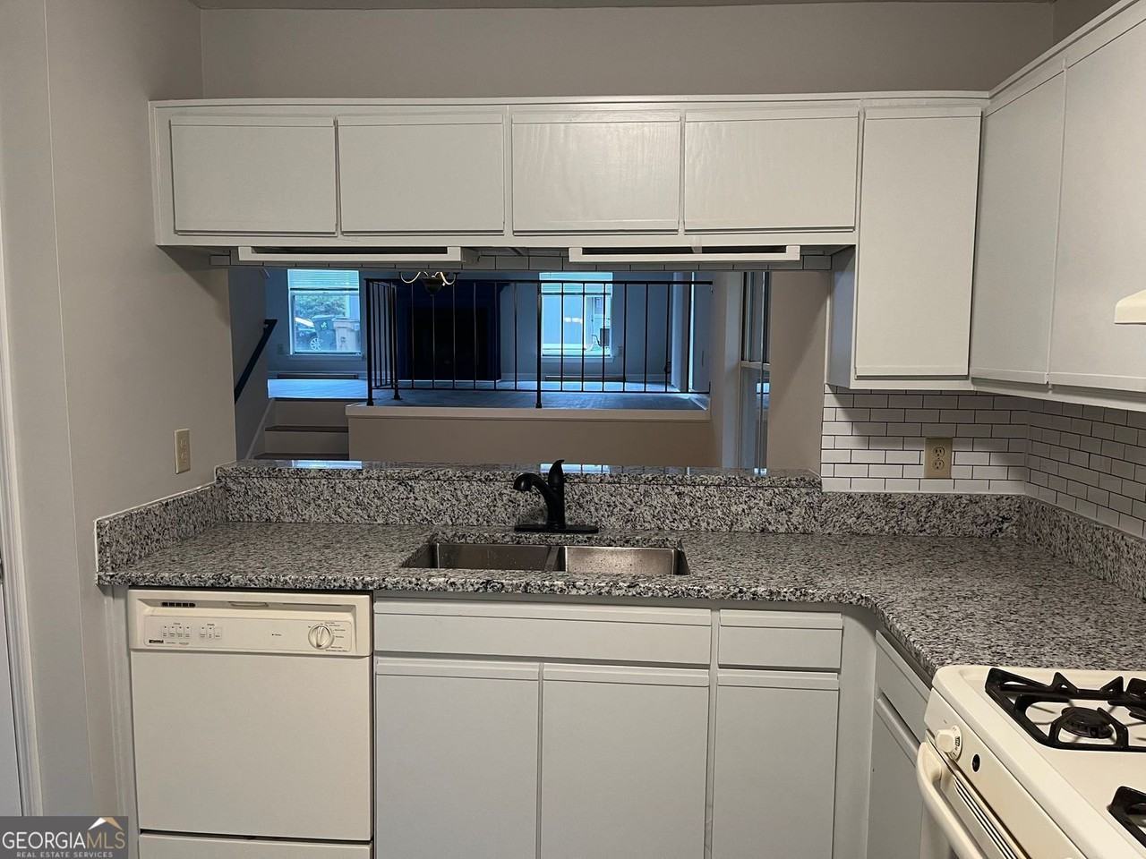 1560 Pin Oak Ln Se - Photo 7 of 18