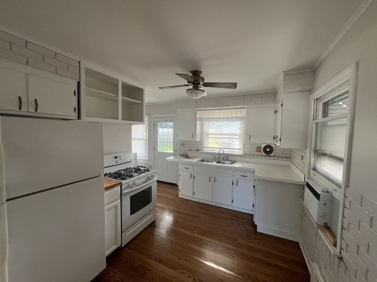 730 N Elizabeth St - Photo 5 of 20