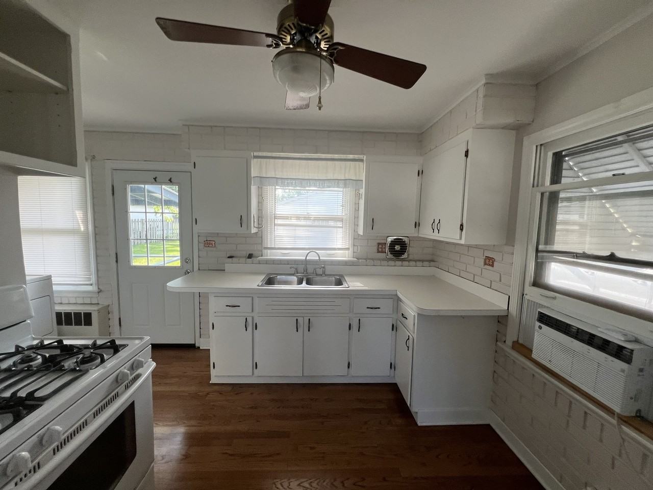 730 N Elizabeth St - Photo 6 of 20