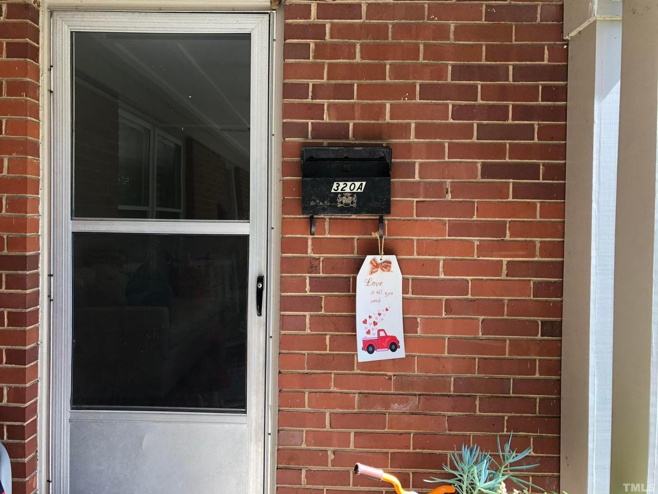 320 S Boylan Ave - Photo 2 of 15