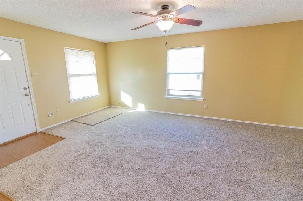 1007 Phillips Cir - Photo 3 of 12